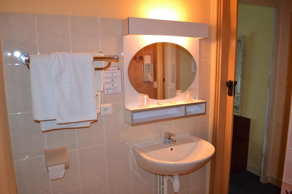 Hotel Le Bretagne Saint-Nazaire  Exterior photo